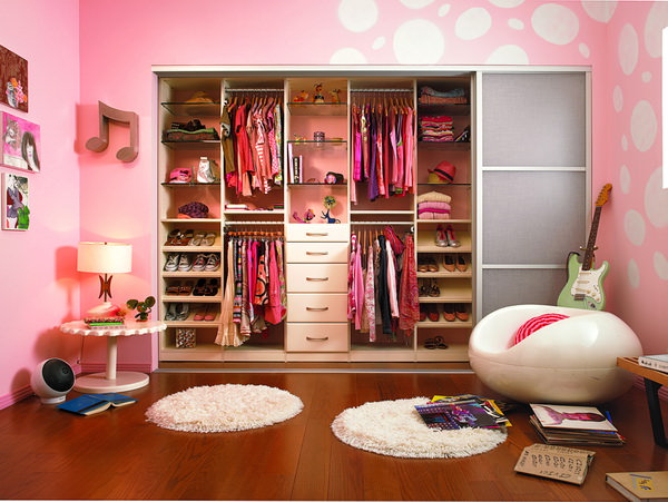 Creative-Shoe-Closet-Organization-Ideas-Pink-Wall