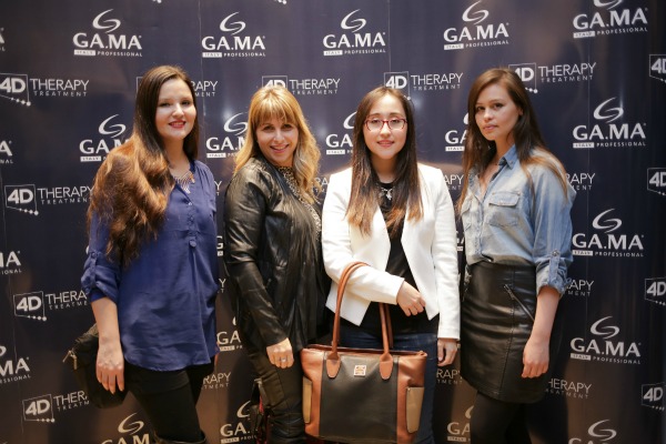 En el evento me encontré con Nicole Benado de "Te Maquillo", Daniela Torrealba de "El Blog de la Beba" y Damari Vergara, del blog el mismo nombre.